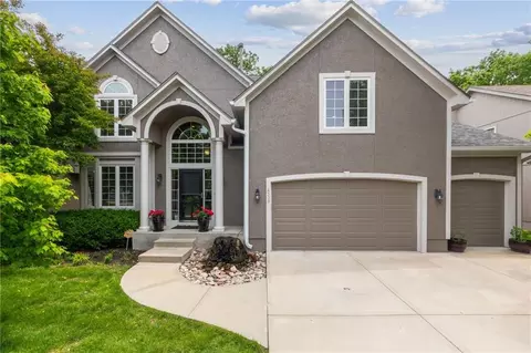 4539 Grove St, Shawnee, KS 66226