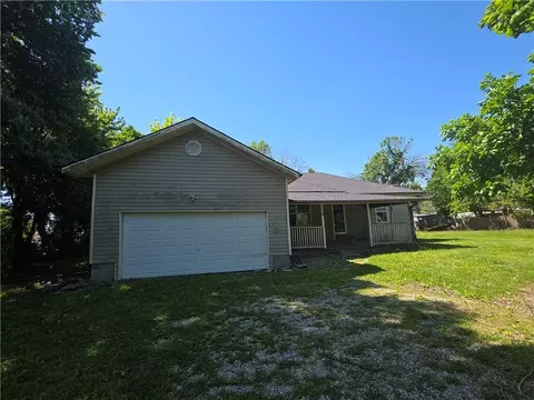 515 E Bungalow St, Richmond, KS 66080