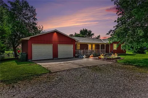 1301 W 8th St, Edgerton, KS 66021