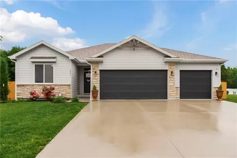 5004 Cedar Grove Way, Lawrence, KS 66049
