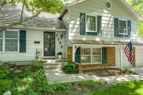 7225 Booth St, Prairie Village, KS 66208