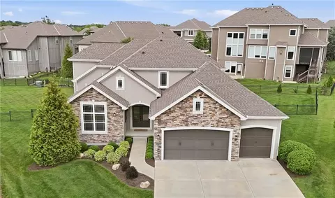 10702 W 171st Ter, Overland Park, KS 66221