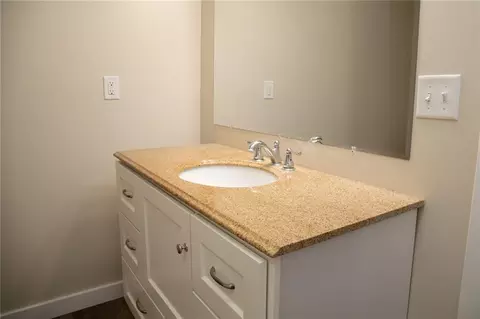 Bath - 302 Little Brick Rd, Cameron, MO 64429 photo 3 of 4