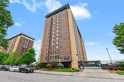 700 E 8th St #9N, Kansas City, MO 64106