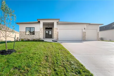 2343 Foxtail Dr, Kearney, MO 64060