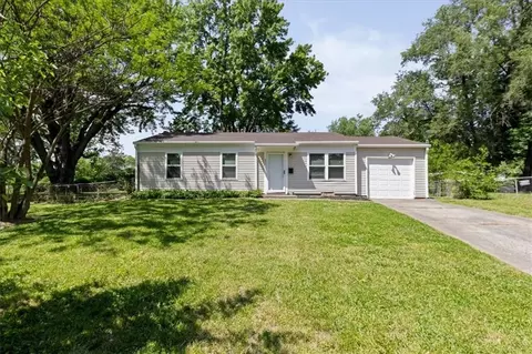 406 N Geronimo Dr, Independence, MO 64056