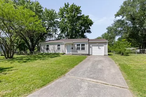 406 N Geronimo Dr, Independence, MO 64056