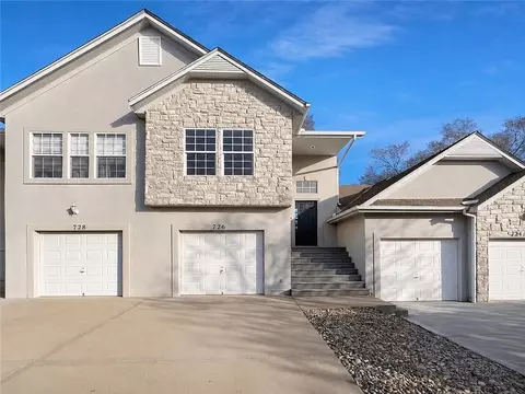 726 S Woodson Ln, Gardner, KS 66030