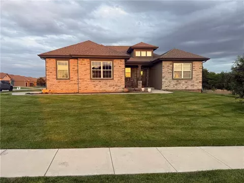 19601 W 210th St, Spring Hill, KS 66083