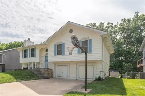 6814 N Liberty St, Kansas City, MO 64118