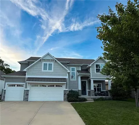 15854 W 165th Ter, Olathe, KS 66062