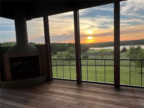 18890 W 252 Nd St, Paola, KS 66071