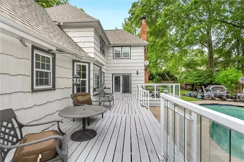 Exterior - 4345 Dover Ave, Independence, MO 64055 photo 6 of 17