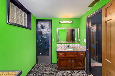 Bath - 4345 Dover Ave, Independence, MO 64055 photo 8 of 8