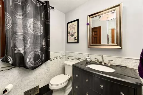 Bath - 4345 Dover Ave, Independence, MO 64055 photo 1 of 8