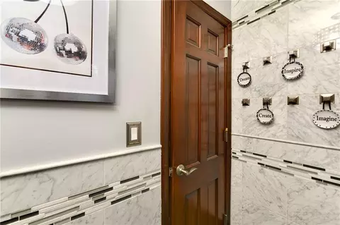 Bath - 4345 Dover Ave, Independence, MO 64055 photo 6 of 8