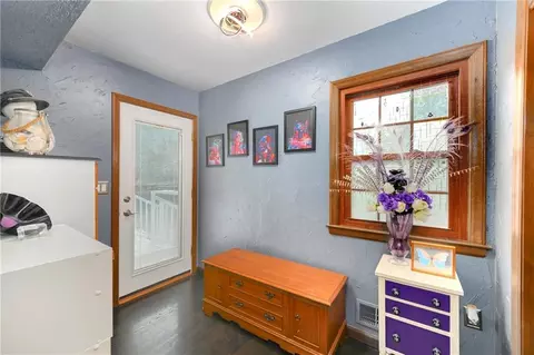 Entry Way - 4345 Dover Ave, Independence, MO 64055 photo 3 of 4