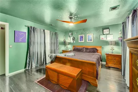 Bedroom - 4345 Dover Ave, Independence, MO 64055 photo 4 of 5