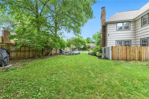 Exterior - 4345 Dover Ave, Independence, MO 64055 photo 11 of 17