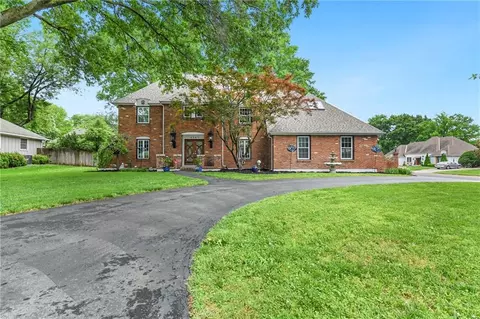 Exterior - 4345 Dover Ave, Independence, MO 64055 photo 2 of 17