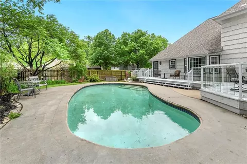 Exterior - 4345 Dover Ave, Independence, MO 64055 photo 9 of 17