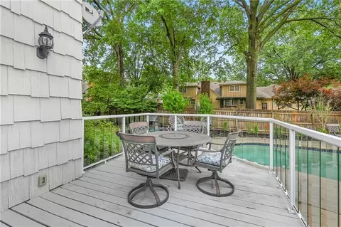 Exterior - 4345 Dover Ave, Independence, MO 64055 photo 5 of 17
