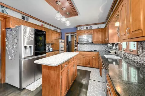 Kitchen - 4345 Dover Ave, Independence, MO 64055 photo 3 of 4