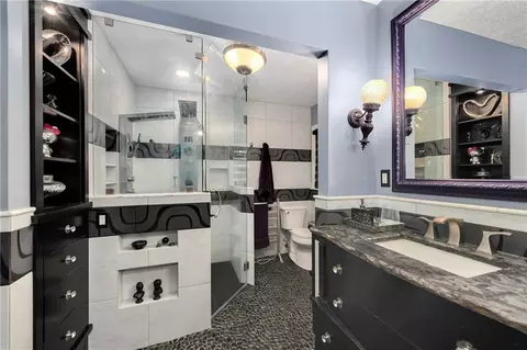 Bath - 4345 Dover Ave, Independence, MO 64055 photo 4 of 8