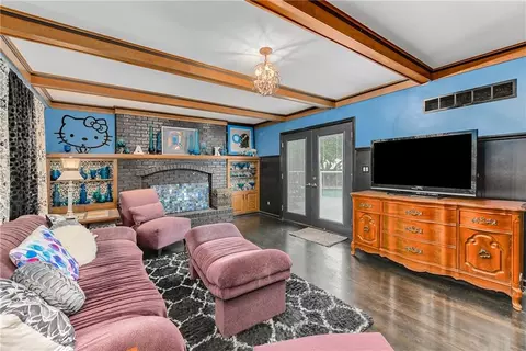 Living - 4345 Dover Ave, Independence, MO 64055 photo 2 of 7