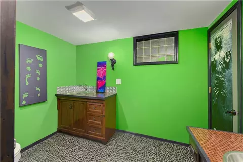 Bath - 4345 Dover Ave, Independence, MO 64055 photo 7 of 8