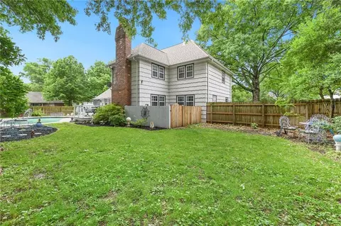 Exterior - 4345 Dover Ave, Independence, MO 64055 photo 10 of 17