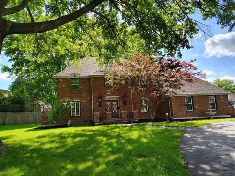 4345 Dover Ave, Independence, MO 64055