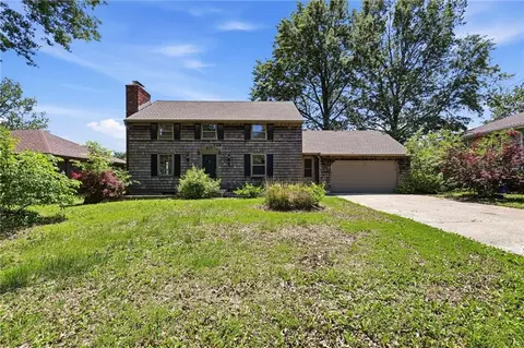 500 Westminister Rd, Blue Springs, MO 64014