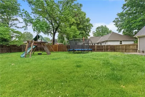 Exterior - 410 SE Richardson Pl, Lees Summit, MO 64063 photo 7 of 8
