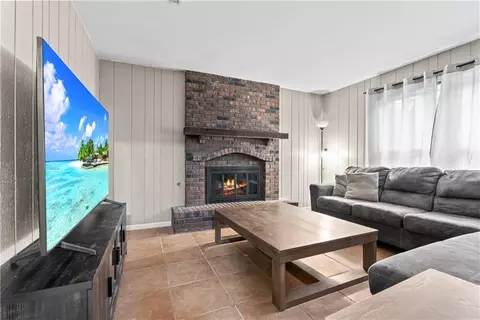 Living - 410 SE Richardson Pl, Lees Summit, MO 64063 photo 5 of 6