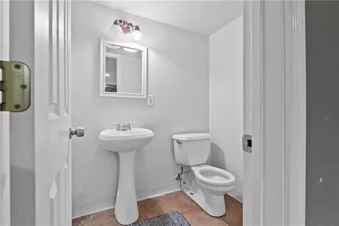Bath - 410 SE Richardson Pl, Lees Summit, MO 64063 photo 3 of 3
