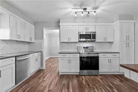Kitchen - 410 SE Richardson Pl, Lees Summit, MO 64063 photo 4 of 4