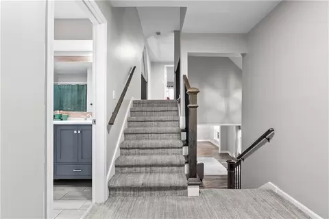 Entry Way - 410 SE Richardson Pl, Lees Summit, MO 64063 photo 4 of 5