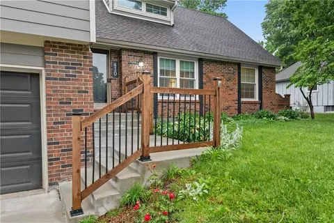 Exterior - 410 SE Richardson Pl, Lees Summit, MO 64063 photo 4 of 8