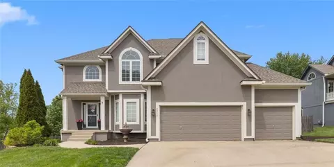 2312 SW Westminster Dr, Lees Summit, MO 64082