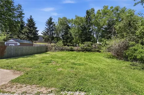 Exterior - 4300 S Liberty St, Independence, MO 64055 photo 2 of 6