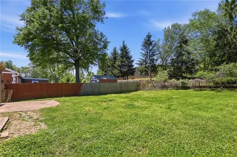 Exterior - 4300 S Liberty St, Independence, MO 64055 photo 4 of 6