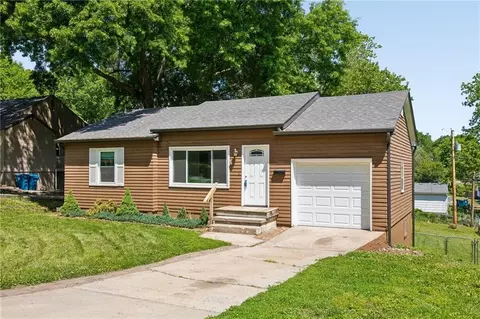 748 Hillside Ave, Liberty, MO 64068