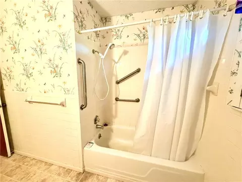 Bath - 97 SW 5th Ln, Lamar, MO 64759 photo 2 of 3