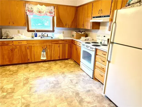 Kitchen - 97 SW 5th Ln, Lamar, MO 64759 photo 1 of 3