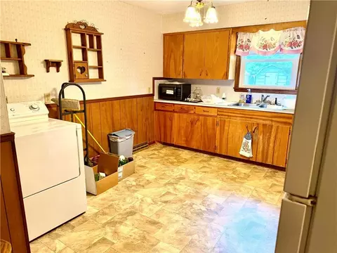 Kitchen - 97 SW 5th Ln, Lamar, MO 64759 photo 2 of 3