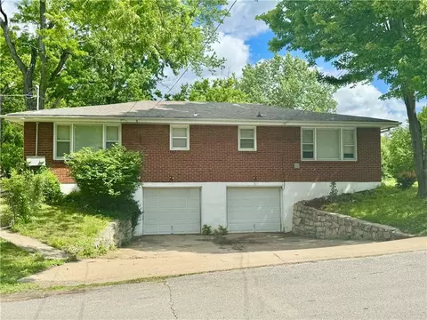 11122 E 20th St, Independence, MO 64052