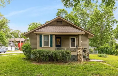 13013 8th St, Grandview, MO 64030