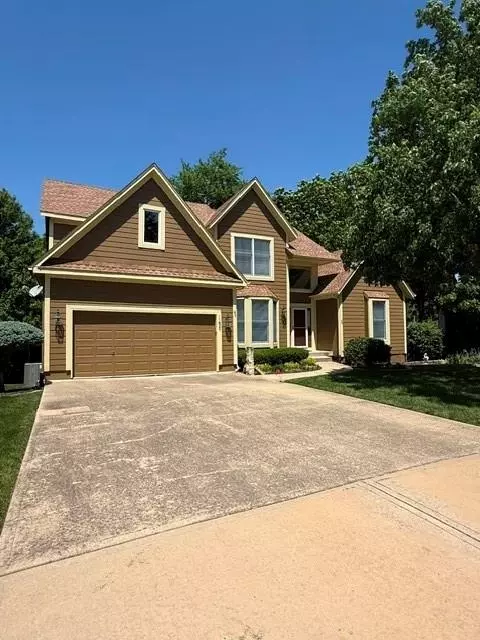 11820 Skyview Ln, Olathe, KS 66061