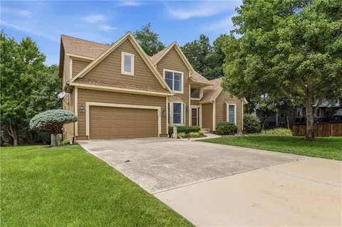 11820 Skyview Ln, Olathe, KS 66061